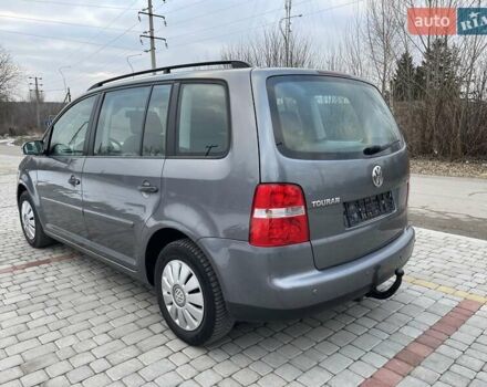 Сірий Фольксваген Туран, об'ємом двигуна 1.6 л та пробігом 218 тис. км за 5800 $, фото 6 на Automoto.ua