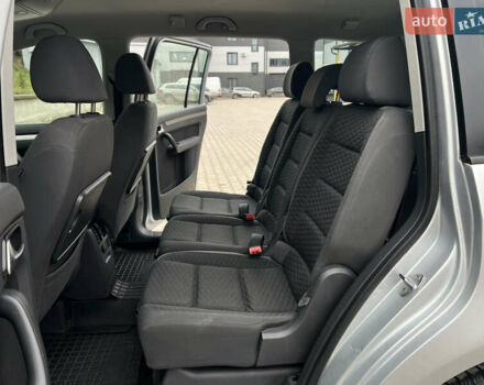 Серый Фольксваген Туран, объемом двигателя 1.9 л и пробегом 284 тыс. км за 6500 $, фото 24 на Automoto.ua