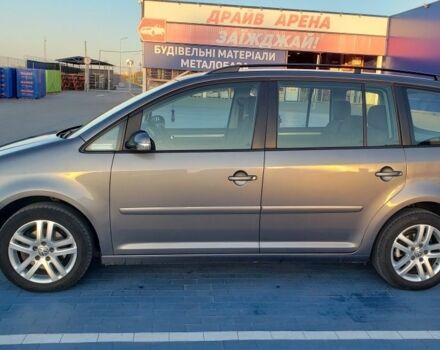 Серый Фольксваген Туран, объемом двигателя 1.9 л и пробегом 240 тыс. км за 6750 $, фото 1 на Automoto.ua