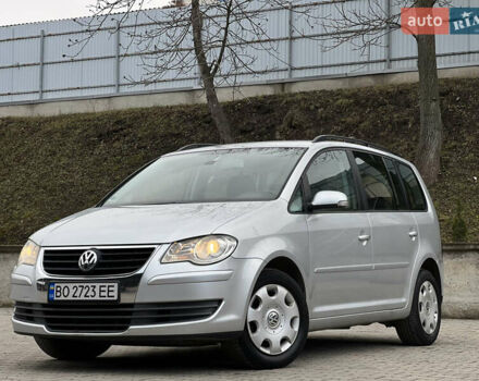 Серый Фольксваген Туран, объемом двигателя 1.9 л и пробегом 284 тыс. км за 6500 $, фото 1 на Automoto.ua