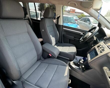 Сірий Фольксваген Туран, об'ємом двигуна 2 л та пробігом 215 тис. км за 7600 $, фото 6 на Automoto.ua