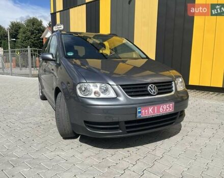 Серый Фольксваген Туран, объемом двигателя 1.6 л и пробегом 186 тыс. км за 6900 $, фото 4 на Automoto.ua