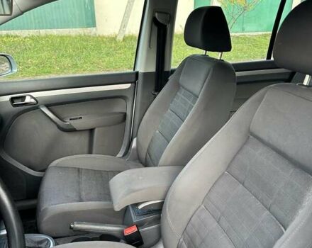 Серый Фольксваген Туран, объемом двигателя 1.9 л и пробегом 233 тыс. км за 6300 $, фото 15 на Automoto.ua