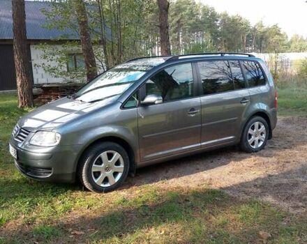 Серый Фольксваген Туран, объемом двигателя 1.6 л и пробегом 257 тыс. км за 5500 $, фото 4 на Automoto.ua