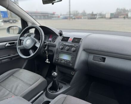 Серый Фольксваген Туран, объемом двигателя 2 л и пробегом 370 тыс. км за 2550 $, фото 9 на Automoto.ua