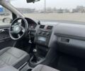 Серый Фольксваген Туран, объемом двигателя 2 л и пробегом 370 тыс. км за 2550 $, фото 9 на Automoto.ua