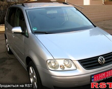 Серый Фольксваген Туран, объемом двигателя 1.6 л и пробегом 230 тыс. км за 6500 $, фото 1 на Automoto.ua