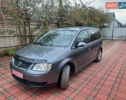 Серый Фольксваген Туран, объемом двигателя 1.6 л и пробегом 193 тыс. км за 6400 $, фото 1 на Automoto.ua