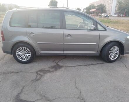 Серый Фольксваген Туран, объемом двигателя 1.4 л и пробегом 230 тыс. км за 7000 $, фото 2 на Automoto.ua