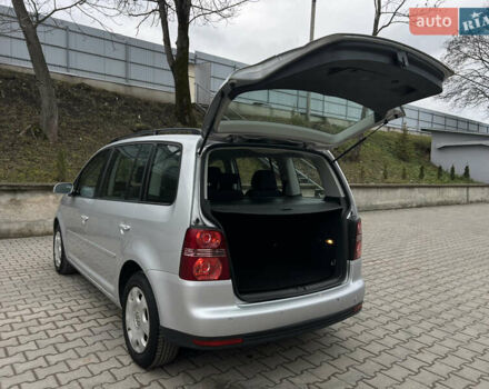 Серый Фольксваген Туран, объемом двигателя 1.9 л и пробегом 284 тыс. км за 6500 $, фото 15 на Automoto.ua