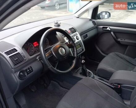 Серый Фольксваген Туран, объемом двигателя 1.98 л и пробегом 250 тыс. км за 5200 $, фото 42 на Automoto.ua