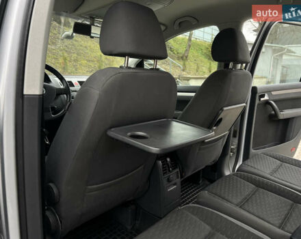 Серый Фольксваген Туран, объемом двигателя 1.9 л и пробегом 284 тыс. км за 6500 $, фото 26 на Automoto.ua