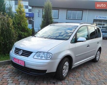 Серый Фольксваген Туран, объемом двигателя 1.6 л и пробегом 220 тыс. км за 5650 $, фото 1 на Automoto.ua