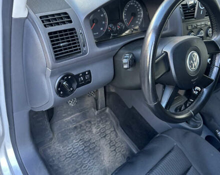 Серый Фольксваген Туран, объемом двигателя 1.6 л и пробегом 211 тыс. км за 6000 $, фото 19 на Automoto.ua