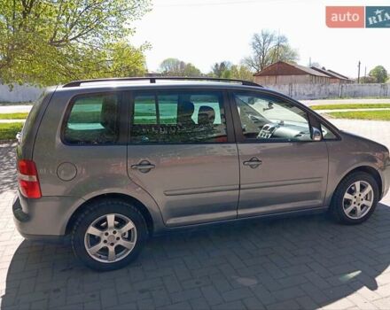 Серый Фольксваген Туран, объемом двигателя 1.98 л и пробегом 250 тыс. км за 5200 $, фото 33 на Automoto.ua