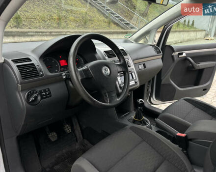 Серый Фольксваген Туран, объемом двигателя 1.9 л и пробегом 284 тыс. км за 6500 $, фото 18 на Automoto.ua