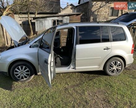 Серый Фольксваген Туран, объемом двигателя 1.9 л и пробегом 400 тыс. км за 6500 $, фото 5 на Automoto.ua