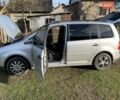 Серый Фольксваген Туран, объемом двигателя 1.9 л и пробегом 400 тыс. км за 6500 $, фото 5 на Automoto.ua