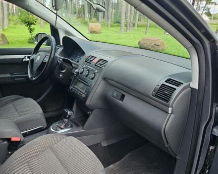 Серый Фольксваген Туран, объемом двигателя 2 л и пробегом 367 тыс. км за 2657 $, фото 18 на Automoto.ua