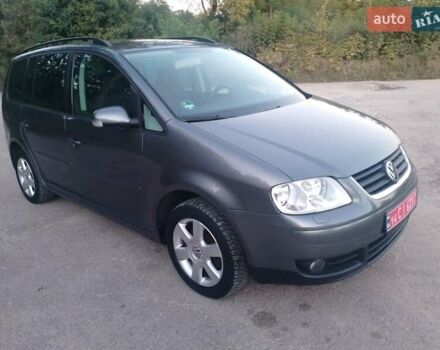 Серый Фольксваген Туран, объемом двигателя 1.6 л и пробегом 215 тыс. км за 5900 $, фото 3 на Automoto.ua