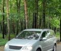 Серый Фольксваген Туран, объемом двигателя 2 л и пробегом 335 тыс. км за 5199 $, фото 1 на Automoto.ua