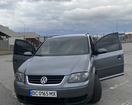 Серый Фольксваген Туран, объемом двигателя 1.6 л и пробегом 240 тыс. км за 7000 $, фото 1 на Automoto.ua