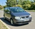 Серый Фольксваген Туран, объемом двигателя 2 л и пробегом 330 тыс. км за 5800 $, фото 1 на Automoto.ua