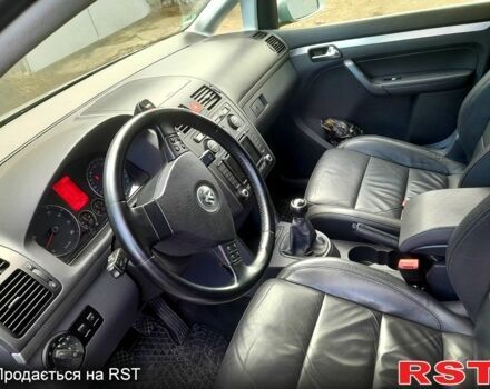 Серый Фольксваген Туран, объемом двигателя 2 л и пробегом 231 тыс. км за 7500 $, фото 3 на Automoto.ua