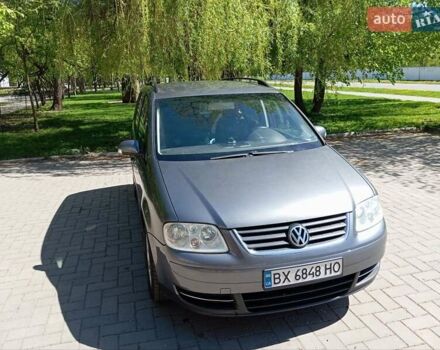 Серый Фольксваген Туран, объемом двигателя 1.98 л и пробегом 250 тыс. км за 5200 $, фото 37 на Automoto.ua