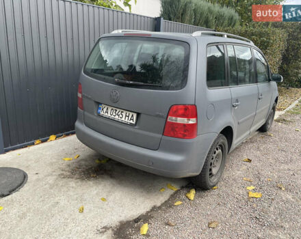 Серый Фольксваген Туран, объемом двигателя 1.6 л и пробегом 266 тыс. км за 6600 $, фото 3 на Automoto.ua