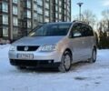 Серый Фольксваген Туран, объемом двигателя 1.6 л и пробегом 259 тыс. км за 5350 $, фото 1 на Automoto.ua