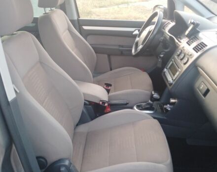 Серый Фольксваген Туран, объемом двигателя 1.4 л и пробегом 230 тыс. км за 7000 $, фото 4 на Automoto.ua