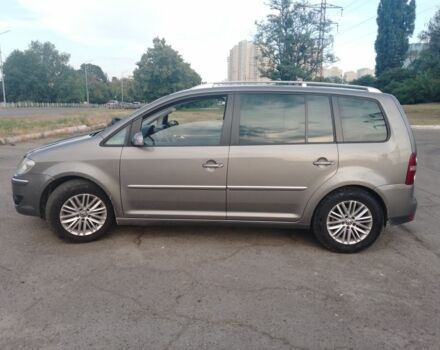 Серый Фольксваген Туран, объемом двигателя 1.4 л и пробегом 230 тыс. км за 7000 $, фото 1 на Automoto.ua