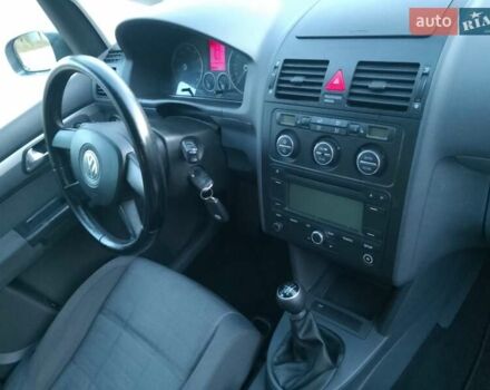 Серый Фольксваген Туран, объемом двигателя 1.6 л и пробегом 215 тыс. км за 5900 $, фото 38 на Automoto.ua