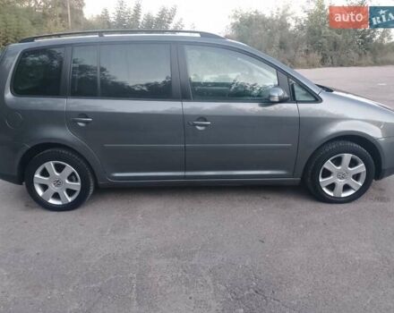 Серый Фольксваген Туран, объемом двигателя 1.6 л и пробегом 215 тыс. км за 5900 $, фото 2 на Automoto.ua