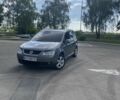 Серый Фольксваген Туран, объемом двигателя 1.6 л и пробегом 275 тыс. км за 6500 $, фото 1 на Automoto.ua