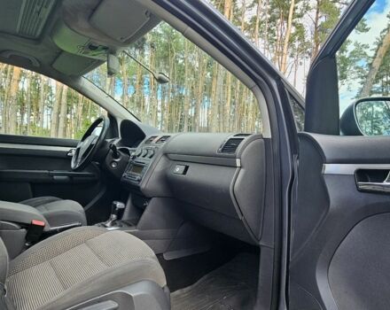 Серый Фольксваген Туран, объемом двигателя 2 л и пробегом 367 тыс. км за 2657 $, фото 17 на Automoto.ua