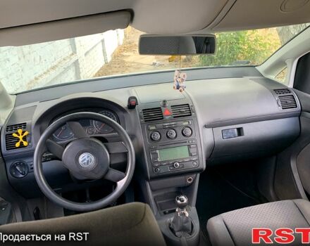 Серый Фольксваген Туран, объемом двигателя 1.9 л и пробегом 309 тыс. км за 2350 $, фото 2 на Automoto.ua