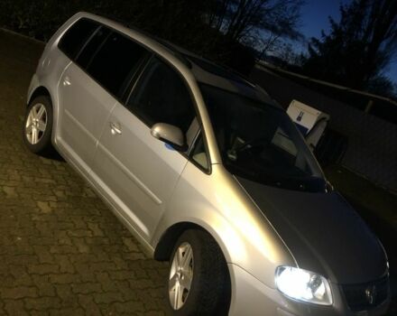 Серый Фольксваген Туран, объемом двигателя 2 л и пробегом 260 тыс. км за 7599 $, фото 2 на Automoto.ua