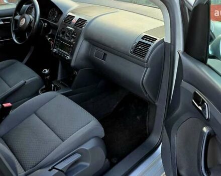 Серый Фольксваген Туран, объемом двигателя 1.6 л и пробегом 270 тыс. км за 6499 $, фото 42 на Automoto.ua