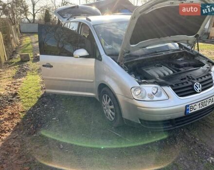 Серый Фольксваген Туран, объемом двигателя 1.9 л и пробегом 400 тыс. км за 6500 $, фото 1 на Automoto.ua