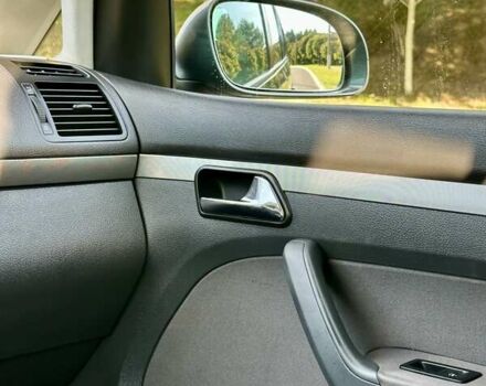 Серый Фольксваген Туран, объемом двигателя 1.97 л и пробегом 330 тыс. км за 5800 $, фото 15 на Automoto.ua