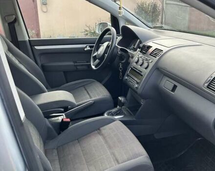 Серый Фольксваген Туран, объемом двигателя 1.9 л и пробегом 233 тыс. км за 6300 $, фото 20 на Automoto.ua