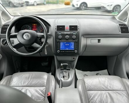 Сірий Фольксваген Туран, об'ємом двигуна 1.6 л та пробігом 267 тис. км за 6500 $, фото 15 на Automoto.ua