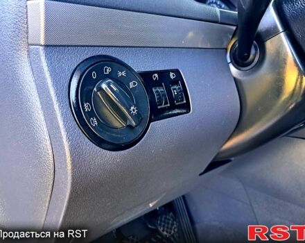 Серый Фольксваген Туран, объемом двигателя 1.6 л и пробегом 256 тыс. км за 5800 $, фото 6 на Automoto.ua