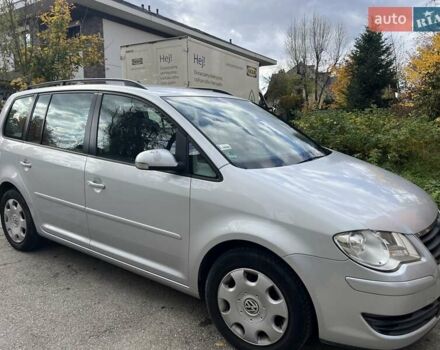 Сірий Фольксваген Туран, об'ємом двигуна 1.9 л та пробігом 283 тис. км за 5400 $, фото 7 на Automoto.ua