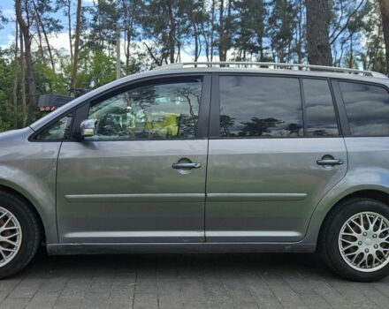 Серый Фольксваген Туран, объемом двигателя 2 л и пробегом 367 тыс. км за 2657 $, фото 3 на Automoto.ua