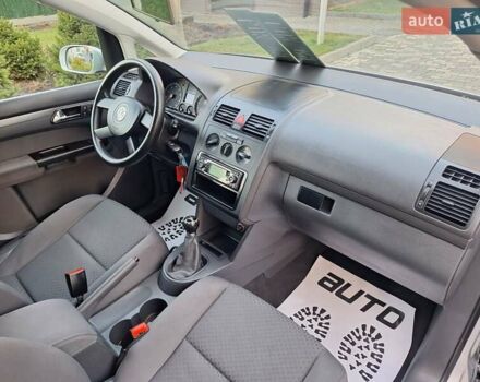 Серый Фольксваген Туран, объемом двигателя 1.6 л и пробегом 214 тыс. км за 6299 $, фото 25 на Automoto.ua