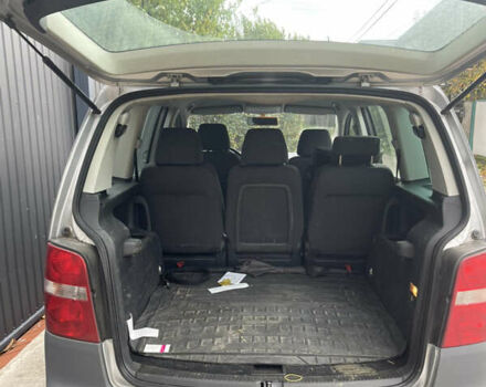 Серый Фольксваген Туран, объемом двигателя 1.6 л и пробегом 266 тыс. км за 6600 $, фото 22 на Automoto.ua