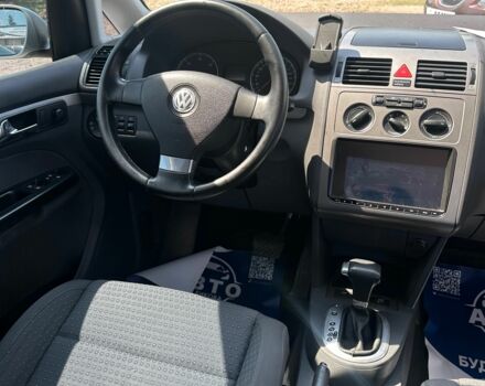 Сірий Фольксваген Туран, об'ємом двигуна 2 л та пробігом 215 тис. км за 7600 $, фото 4 на Automoto.ua